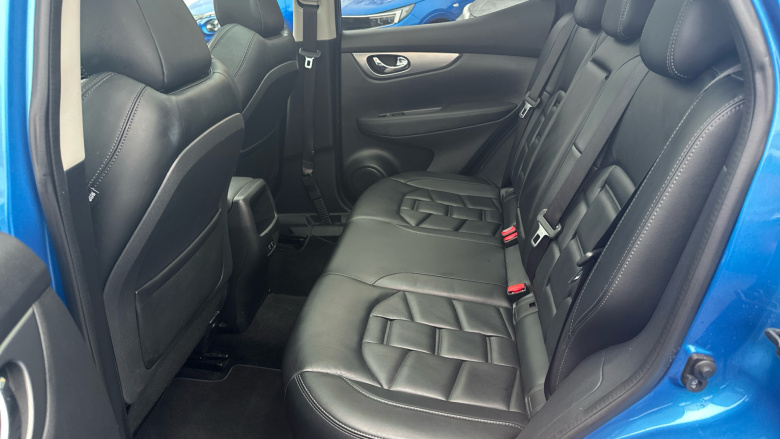 Nissan Qashqai 1.3 DiG-T N-Motion 5dr Petrol Hatchback